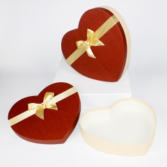 Boîte-cadeau de luxe en papier d'emballage en forme de coeur imprimée