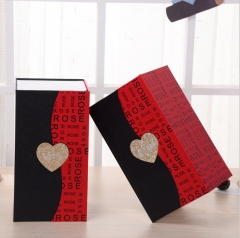 Boîte-cadeau en papier en forme de livre avec coeur pour impression de logo