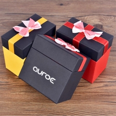 Boîte en carton rectangle argenté chaud avec ruban pour anniversaire