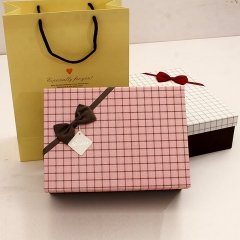 Boîte-cadeau en carton personnalisée avec impression de noeud