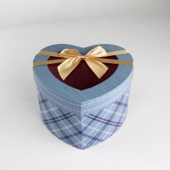 boîte à papier en forme de coeur fait main avec fenêtre et arc en pvc
